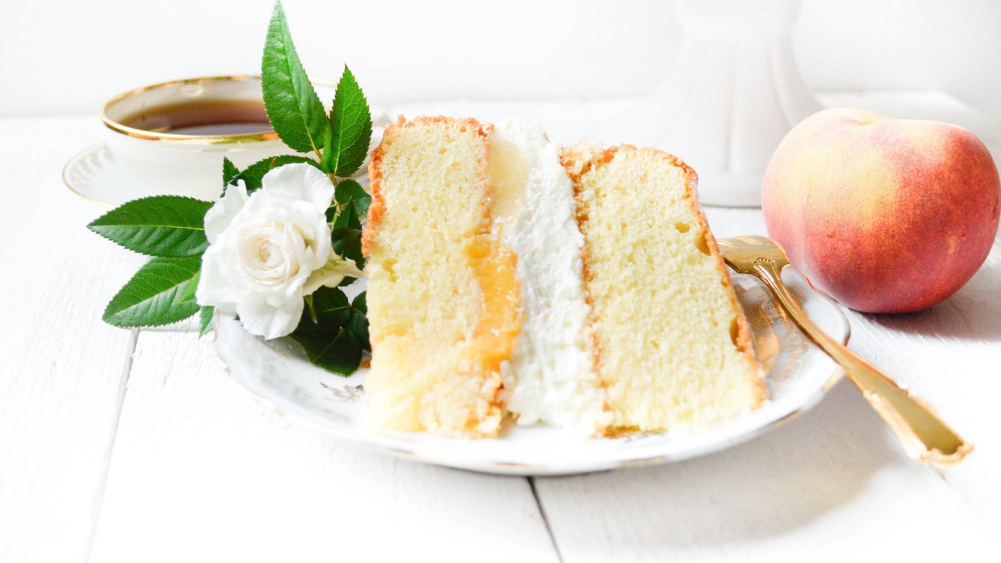 peach victoria sponge cake mascapone peche sirop part sandwich