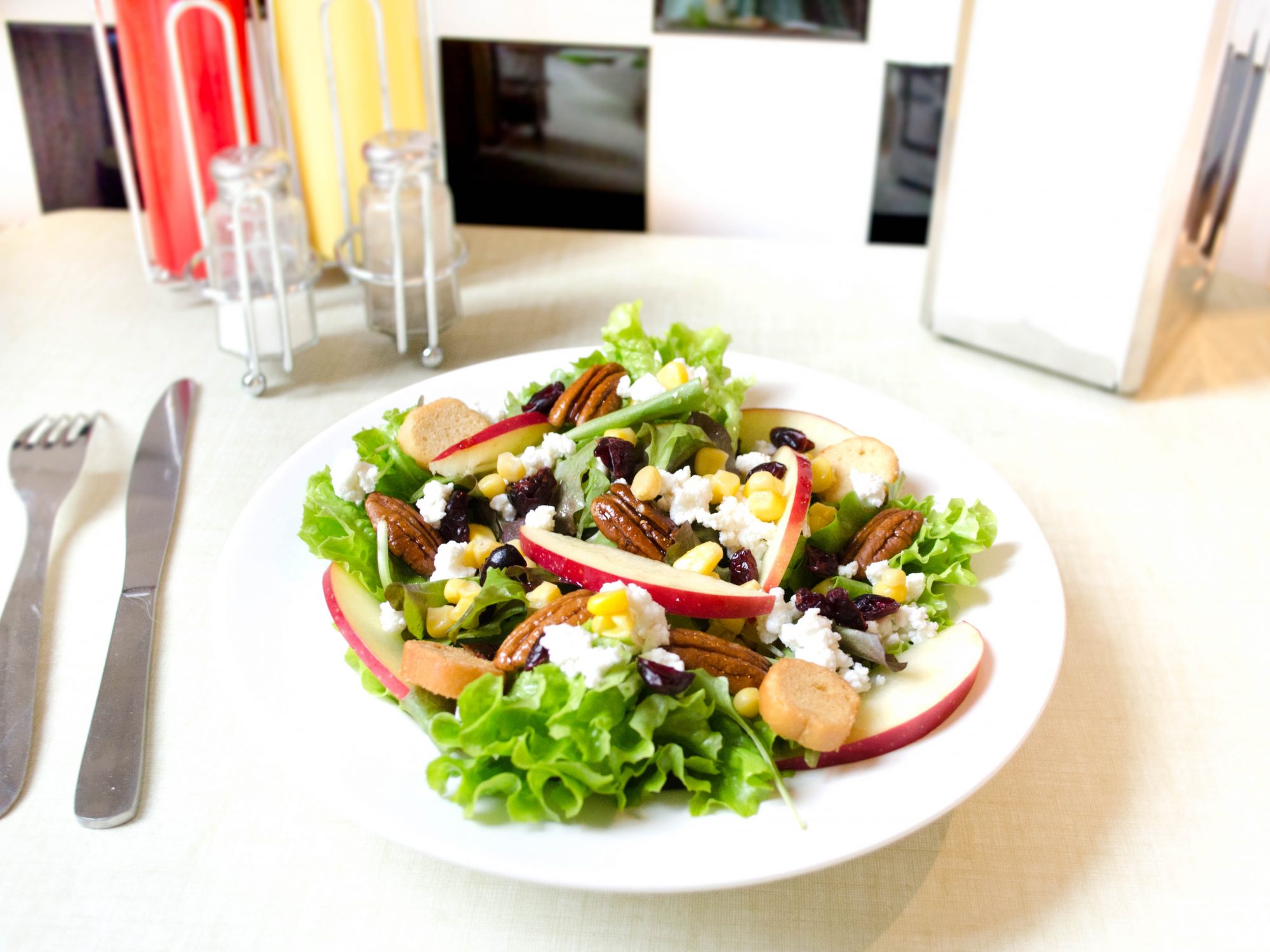 salade-automne-vinaigre-de-cidre-sirop-erable-cranberries-pecan-pomme-crouton-mesclun-batavia-chevre-frais-mais thanksgiving salad